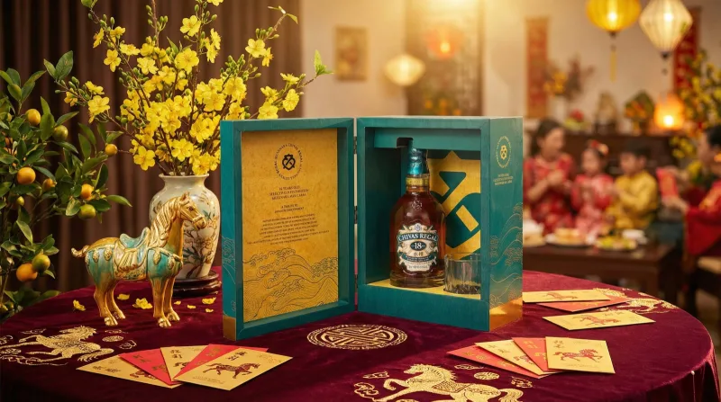 Chivas 18 Mizunara Quà Biếu Tết 2026 - Món Quà Sang Trọng Năm Bính Ngọ
