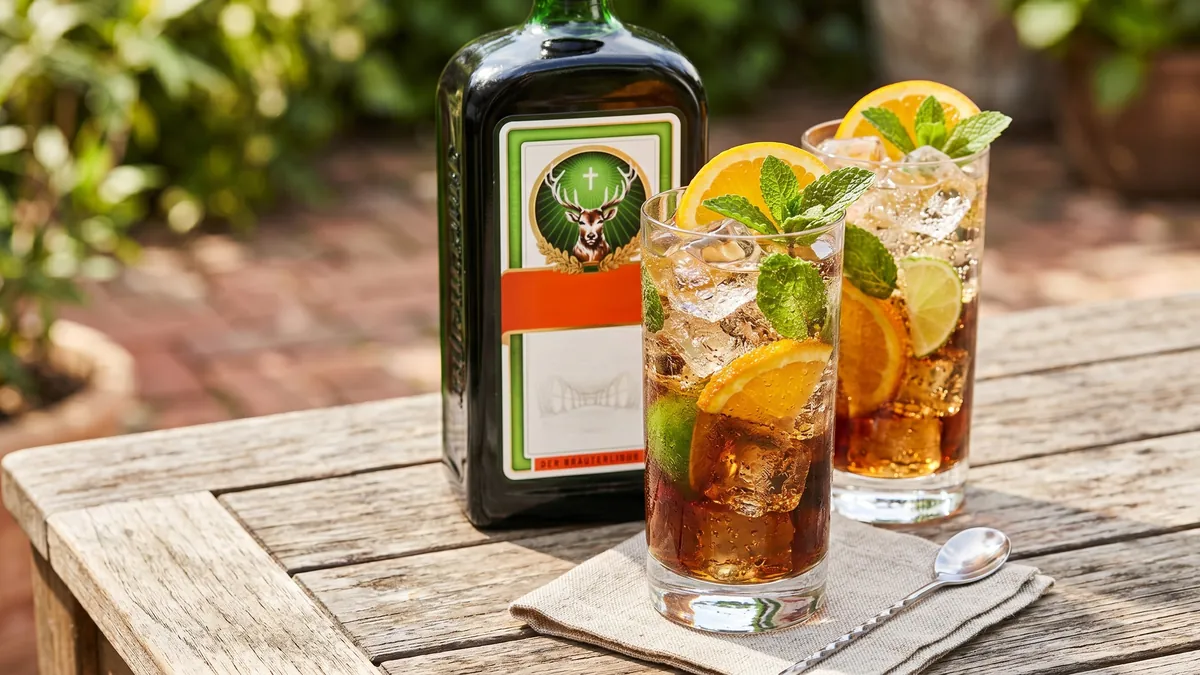 Cocktail Jagermeister pha tonic giải nhiệt mùa hè